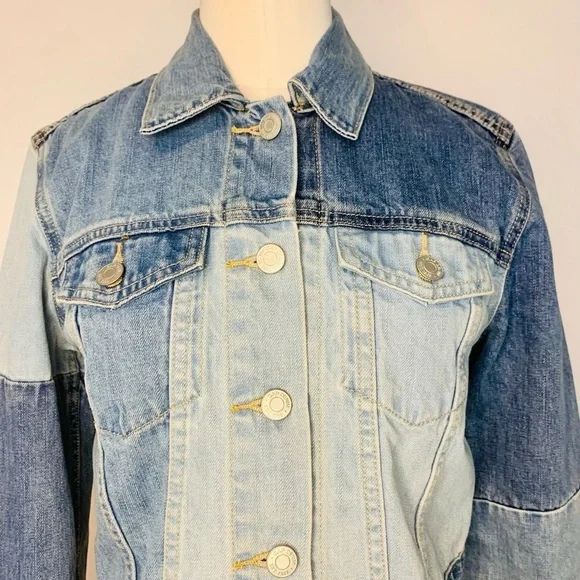The GAP Women’s Cropped Denim Jacket Size XS - Picture 4 of 10
